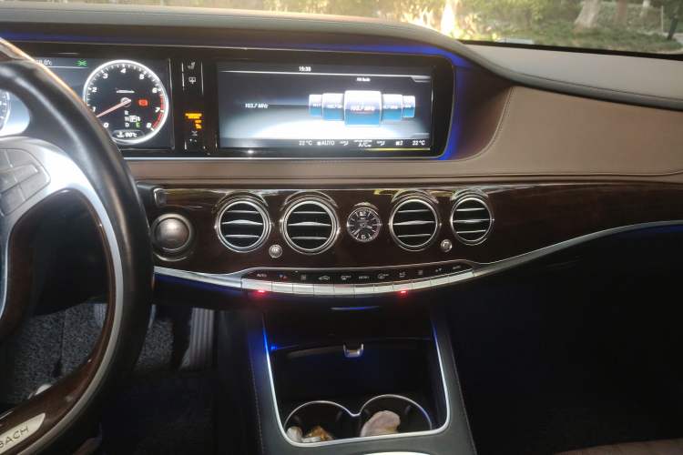 Used Mercedes-Benz Maybach S-Class 2016 S 400 4MATIC Audio And AC Panel