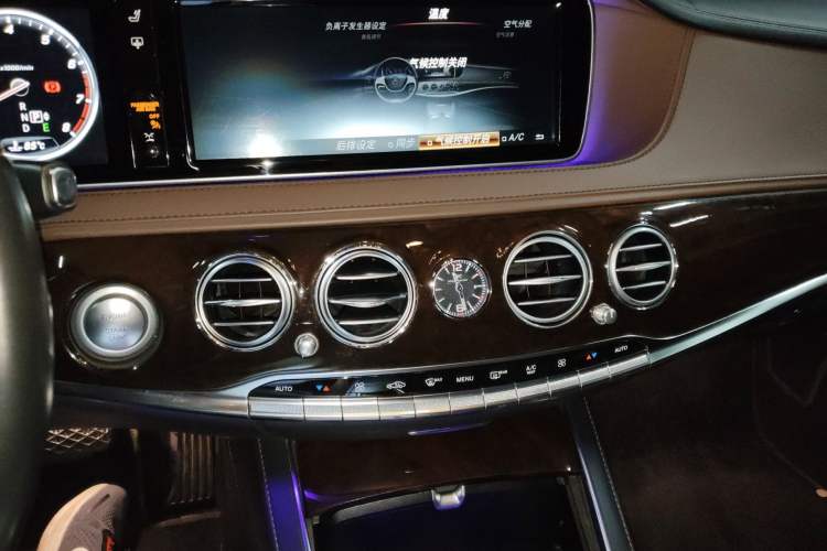 Used Mercedes-Benz Maybach S-Class 2016 S 400 4MATIC Audio And AC Panel