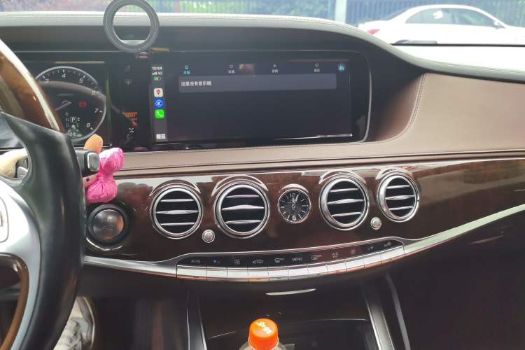 Used Mercedes-Benz Maybach S-Class 2016 S 400 4MATIC Audio And AC Panel