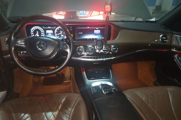 Used Mercedes-Benz Maybach S-Class 2016 S 400 4MATIC Center Console