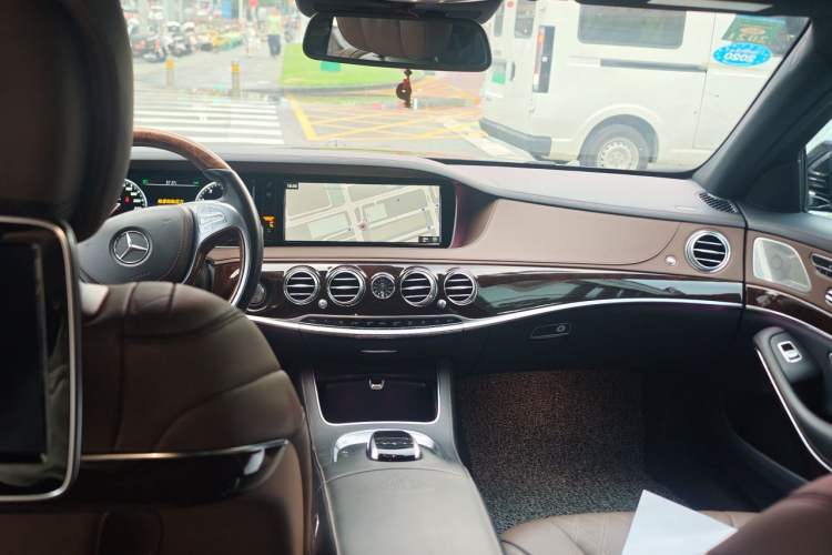 Used Mercedes-Benz Maybach S-Class 2016 S 400 4MATIC Center Console
