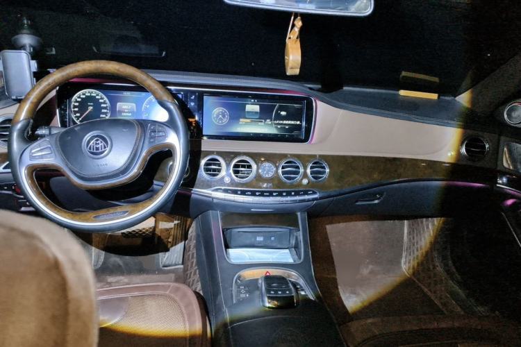 Used Mercedes-Benz Maybach S-Class 2016 S 400 4MATIC Center Console