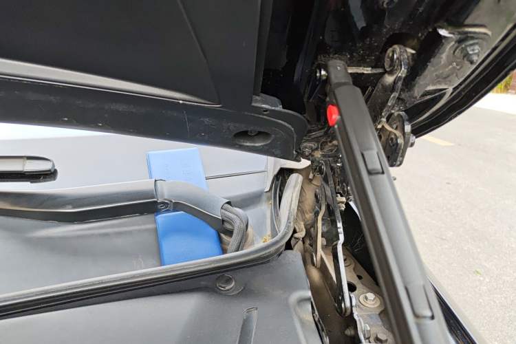 Used Mercedes-Benz Maybach S-Class 2016 S 400 4MATIC Engine Bay Left