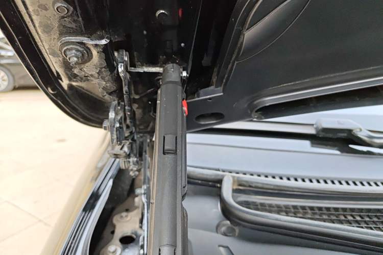Used Mercedes-Benz Maybach S-Class 2016 S 400 4MATIC Engine Bay Right