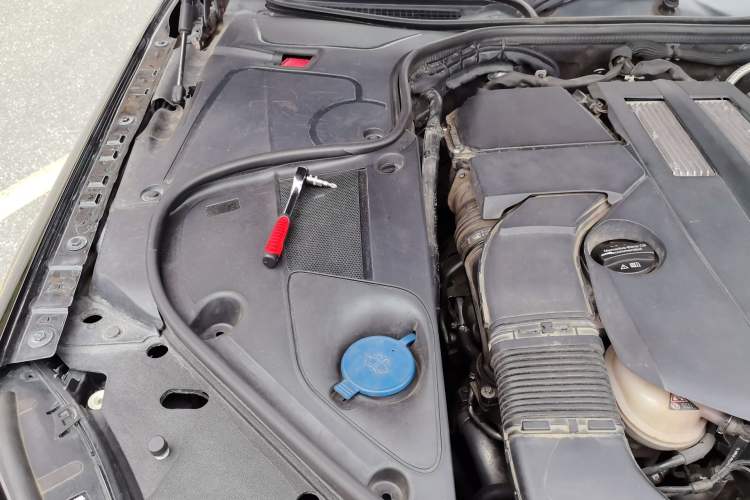 Used Mercedes-Benz Maybach S-Class 2016 S 400 4MATIC Engine Bay Right
