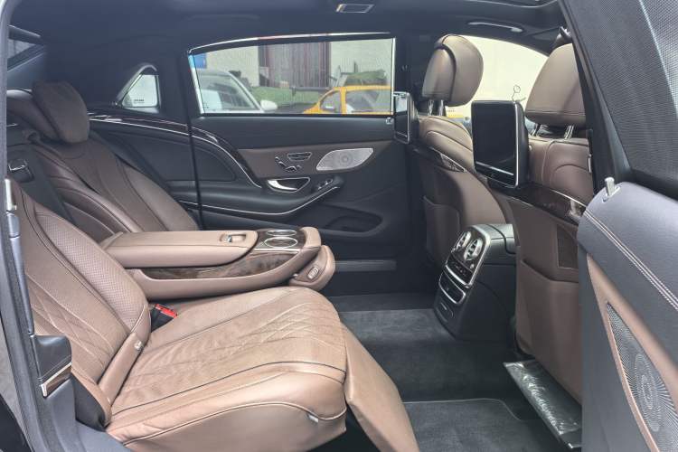 Used Mercedes-Benz Maybach S-Class 2016 S 400 4MATIC Interior 11