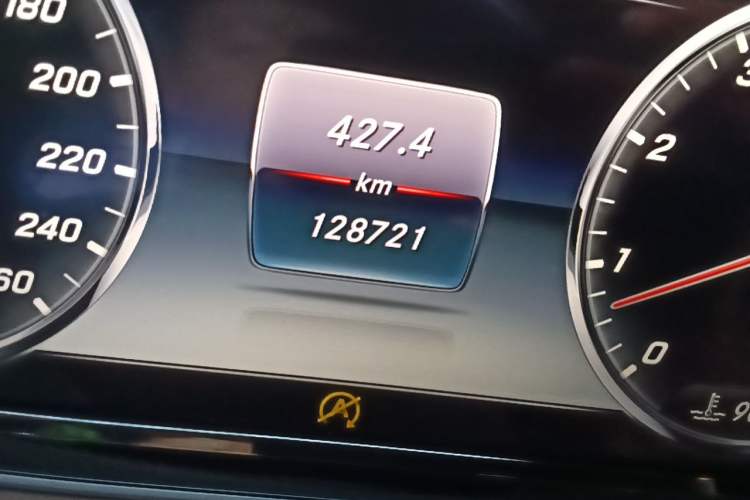 Used Mercedes-Benz Maybach S-Class 2016 S 400 4MATIC Odometer Close Up