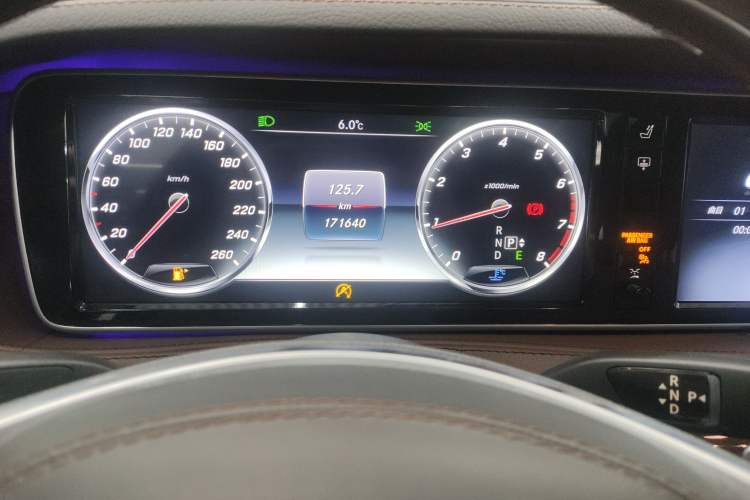 Used Mercedes-Benz Maybach S-Class 2016 S 400 4MATIC Odometer Close Up