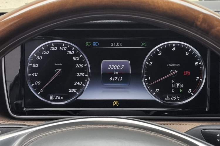 Used Mercedes-Benz Maybach S-Class 2016 S 400 4MATIC Odometer Close Up