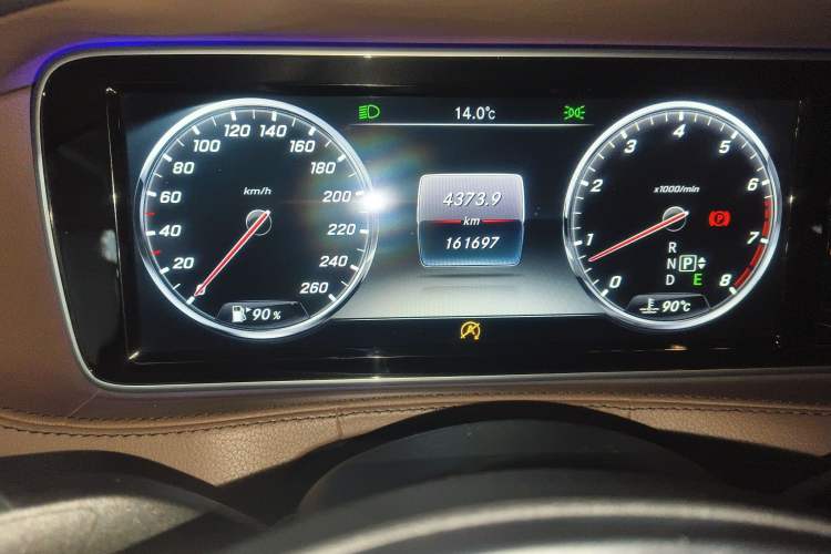 Used Mercedes-Benz Maybach S-Class 2016 S 400 4MATIC Odometer Close Up