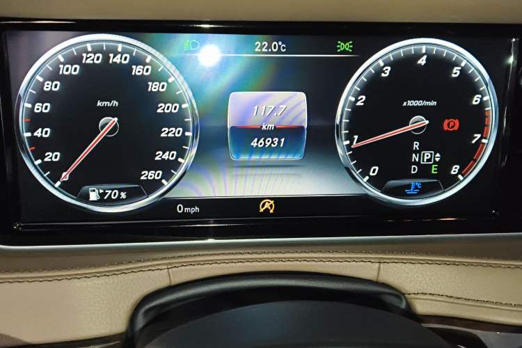 Used Mercedes-Benz Maybach S-Class 2016 S 400 4MATIC Odometer Close Up