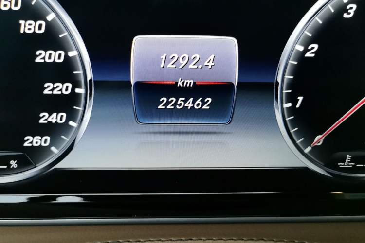Used Mercedes-Benz Maybach S-Class 2016 S 400 4MATIC Odometer Close Up