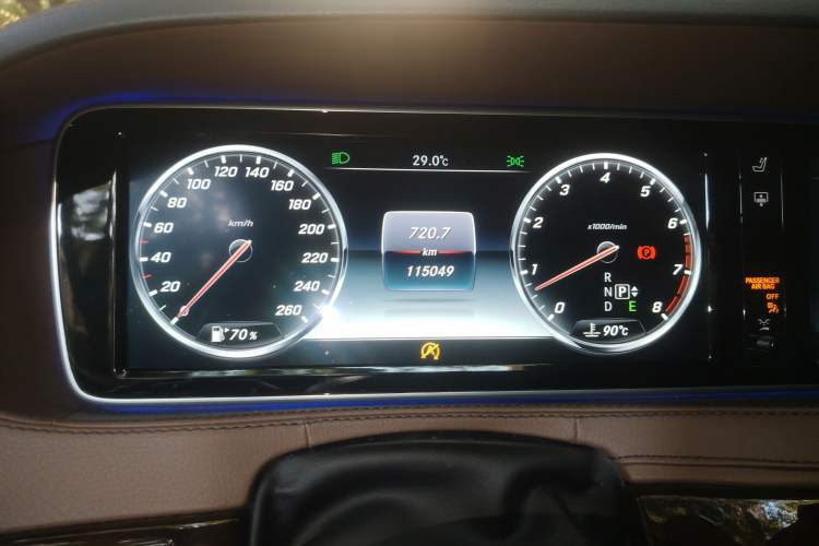 Used Mercedes-Benz Maybach S-Class 2016 S 400 4MATIC Odometer Close Up
