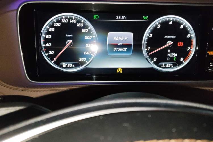 Used Mercedes-Benz Maybach S-Class 2016 S 400 4MATIC Odometer Close Up