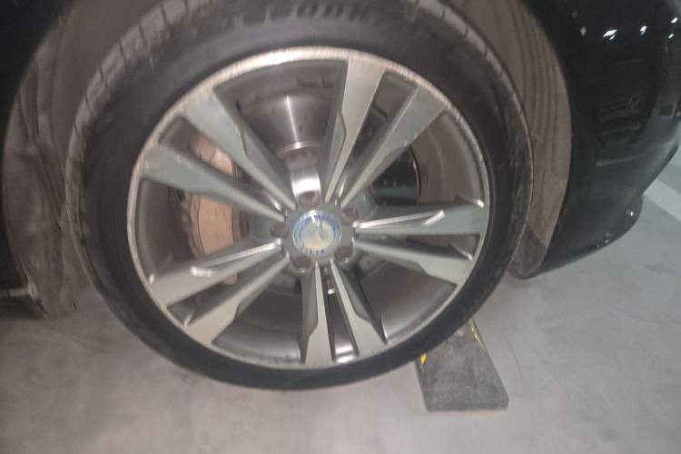 Used Mercedes-Benz Maybach S-Class 2016 S 400 4MATIC Right Front Wheel Hub