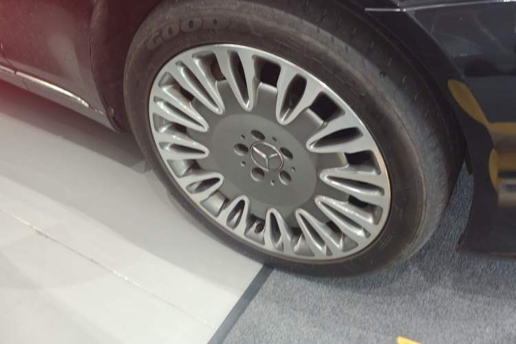 Used Mercedes-Benz Maybach S-Class 2016 S 400 4MATIC Right Front Wheel Hub