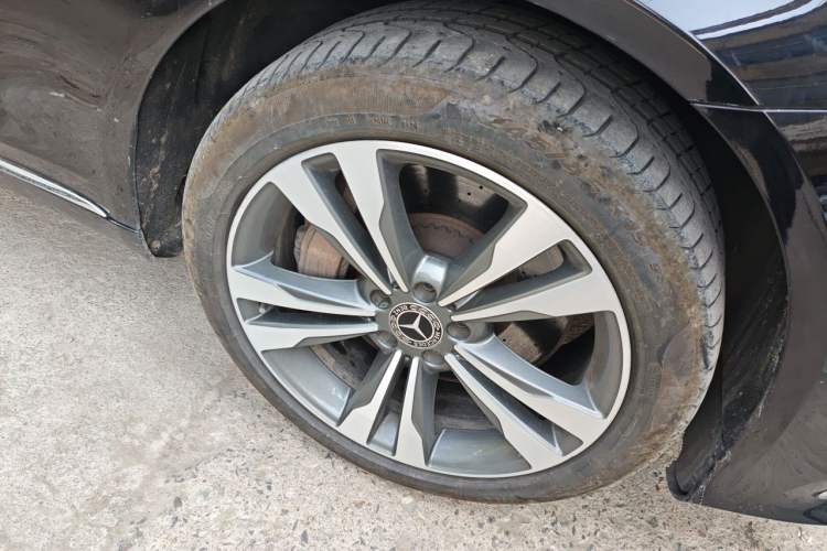 Used Mercedes-Benz Maybach S-Class 2016 S 400 4MATIC Right Front Wheel Hub