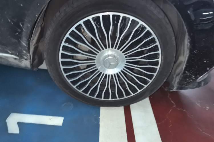 Used Mercedes-Benz Maybach S-Class 2016 S 400 4MATIC Right Front Wheel Hub