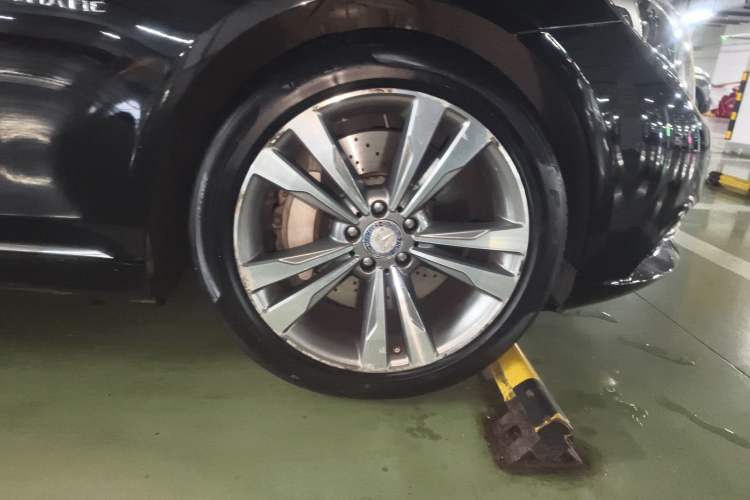 Used Mercedes-Benz Maybach S-Class 2016 S 400 4MATIC Right Front Wheel Hub