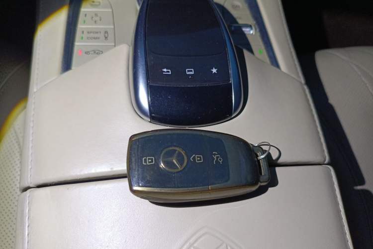 Used Mercedes-Benz Maybach S-Class 2016 S 400 4MATIC Vehicle Key