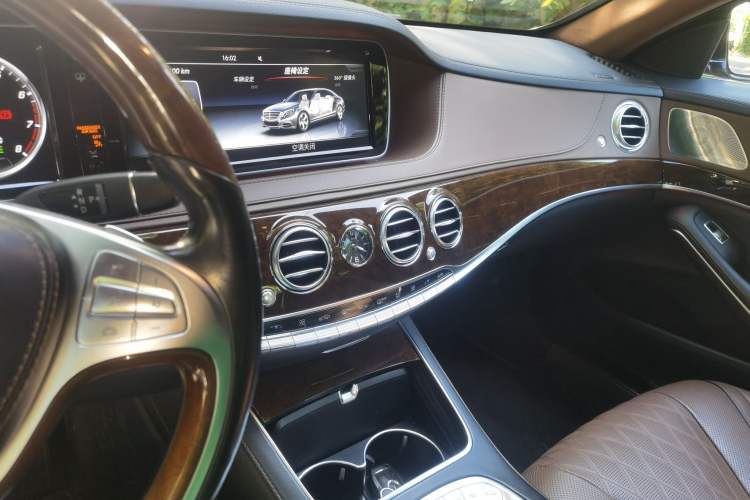 Used Mercedes-Benz Maybach S-Class 2016 S 400 4MATIC Audio And AC Panel