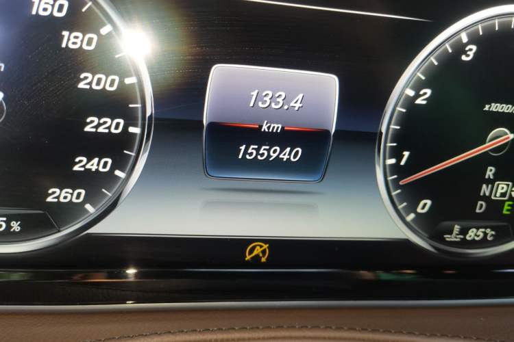 Used Mercedes-Benz Maybach S-Class 2016 S 400 4MATIC Odometer Close Up