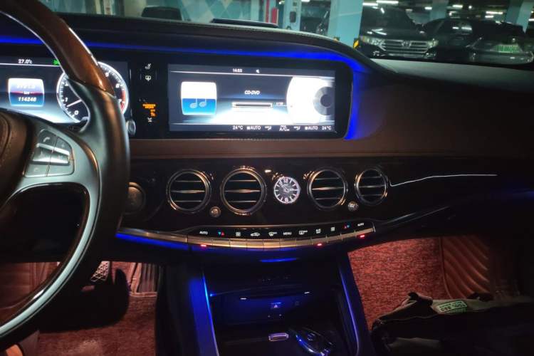 Used Mercedes-Benz Maybach S-Class 2017 S 400 4MATIC Audio And AC Panel