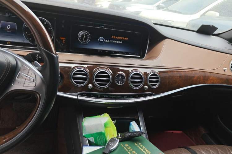 Used Mercedes-Benz Maybach S-Class 2017 S 400 4MATIC Audio And AC Panel