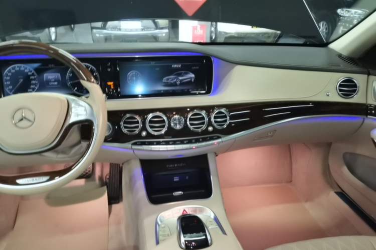 Used Mercedes-Benz Maybach S-Class 2017 S 400 4MATIC Audio And AC Panel