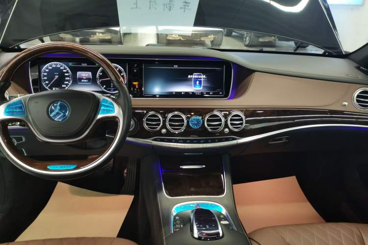 Used Mercedes-Benz Maybach S-Class 2017 S 400 4MATIC Audio And AC Panel