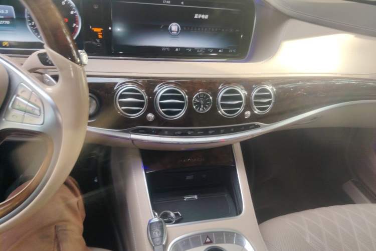 Used Mercedes-Benz Maybach S-Class 2017 S 400 4MATIC Audio And AC Panel