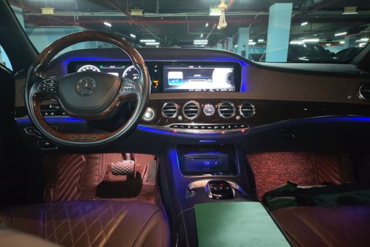 Used Mercedes-Benz Maybach S-Class 2017 S 400 4MATIC Center Console