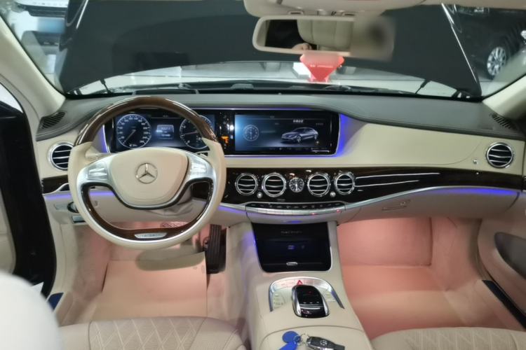 Used Mercedes-Benz Maybach S-Class 2017 S 400 4MATIC Center Console