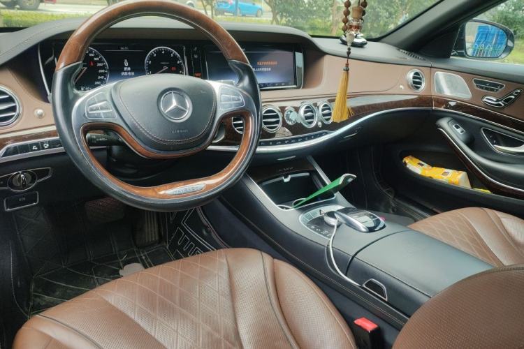 Used Mercedes-Benz Maybach S-Class 2017 S 400 4MATIC Center Console