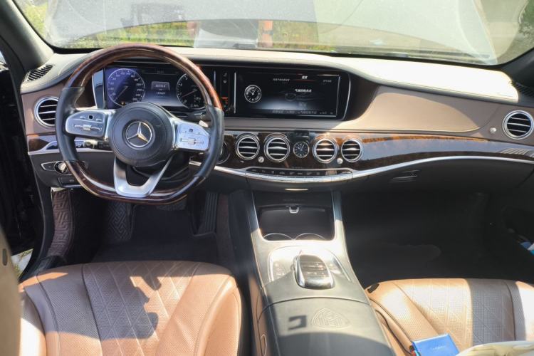 Used Mercedes-Benz Maybach S-Class 2017 S 400 4MATIC Center Console