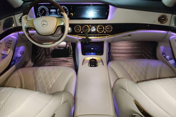 Used Mercedes-Benz Maybach S-Class 2017 S 400 4MATIC Center Console
