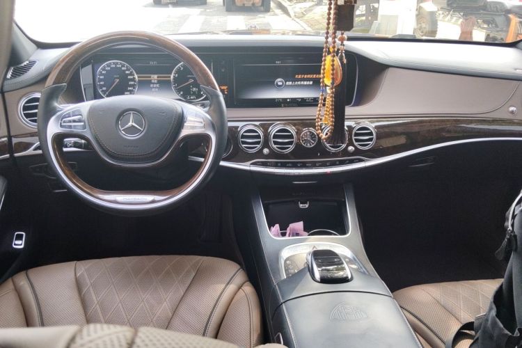 Used Mercedes-Benz Maybach S-Class 2017 S 400 4MATIC Center Console