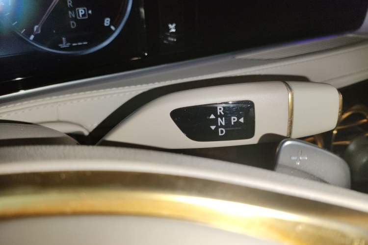 Used Mercedes-Benz Maybach S-Class 2017 S 400 4MATIC Gear Lever