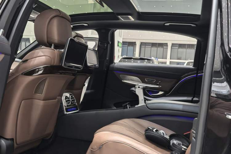 Used Mercedes-Benz Maybach S-Class 2017 S 500 4MATIC Interior 4