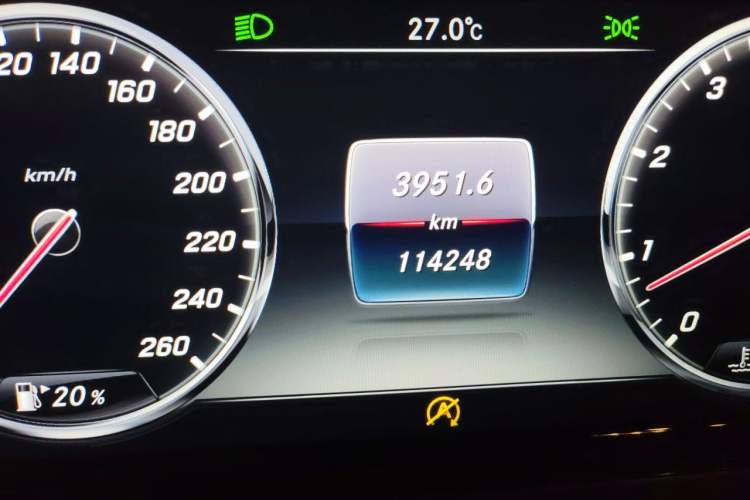 Used Mercedes-Benz Maybach S-Class 2017 S 400 4MATIC Odometer Close Up