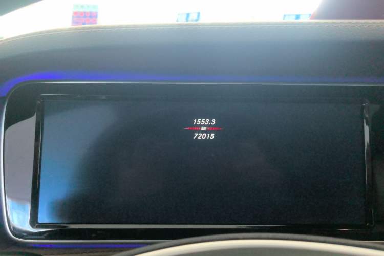 Used Mercedes-Benz Maybach S-Class 2017 S 500 4MATIC Odometer Close Up