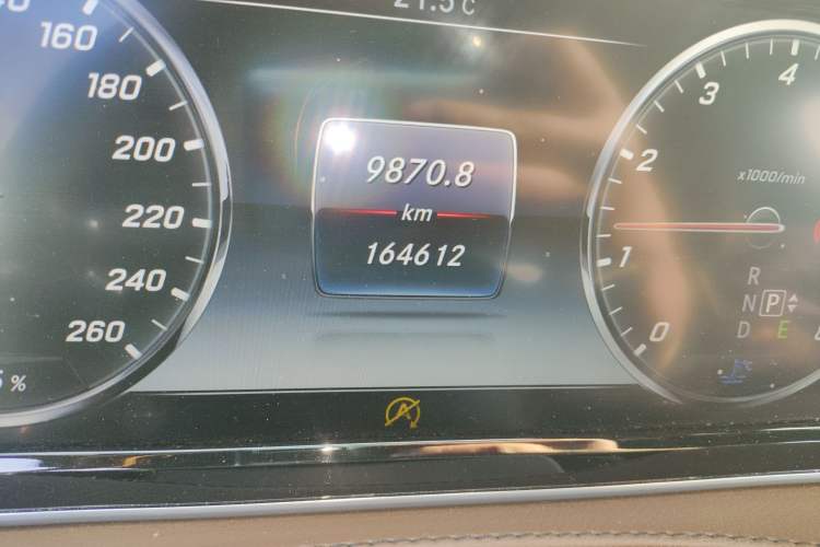 Used Mercedes-Benz Maybach S-Class 2017 S 500 4MATIC Odometer Close Up