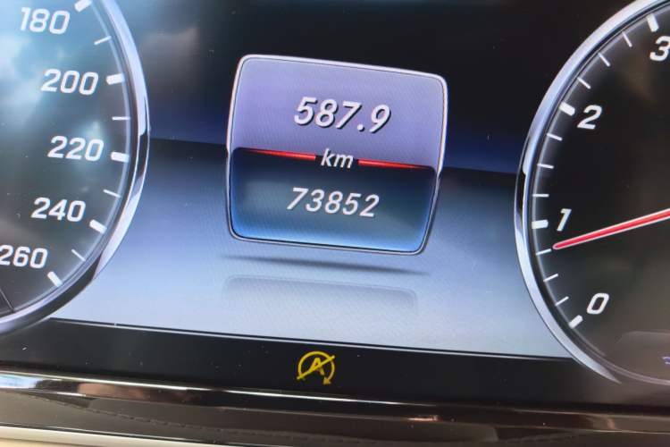 Used Mercedes-Benz Maybach S-Class 2017 S 600 Odometer Close Up
