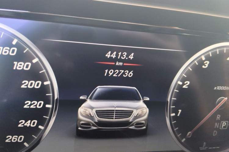 Used Mercedes-Benz Maybach S-Class 2017 S 400 4MATIC Odometer Close Up