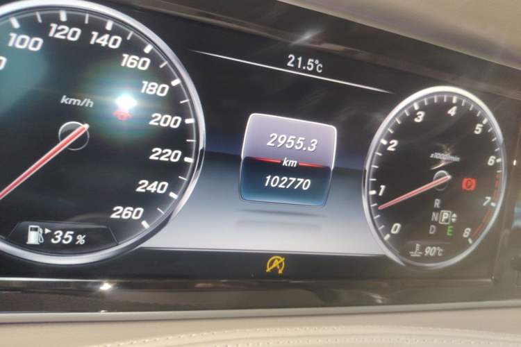 Used Mercedes-Benz Maybach S-Class 2017 S 400 4MATIC Odometer Close Up