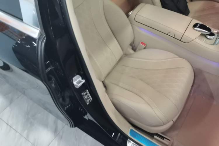 Used Mercedes-Benz Maybach S-Class 2017 S 400 4MATIC Right Front Seat