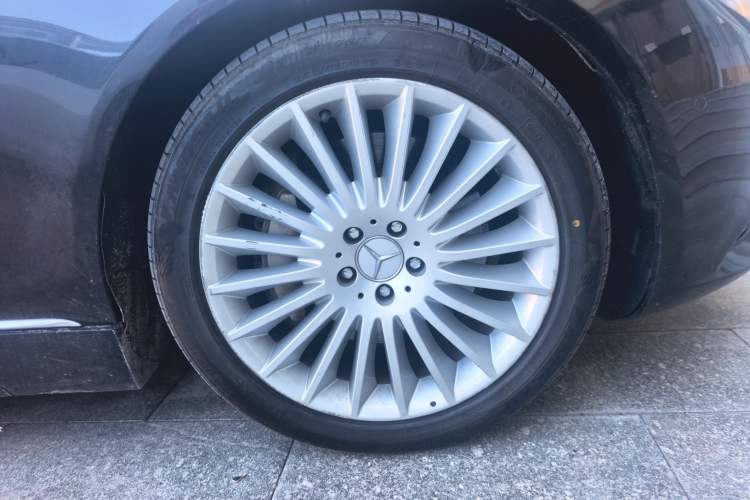 Used Mercedes-Benz Maybach S-Class  Right Front Wheel Hub
