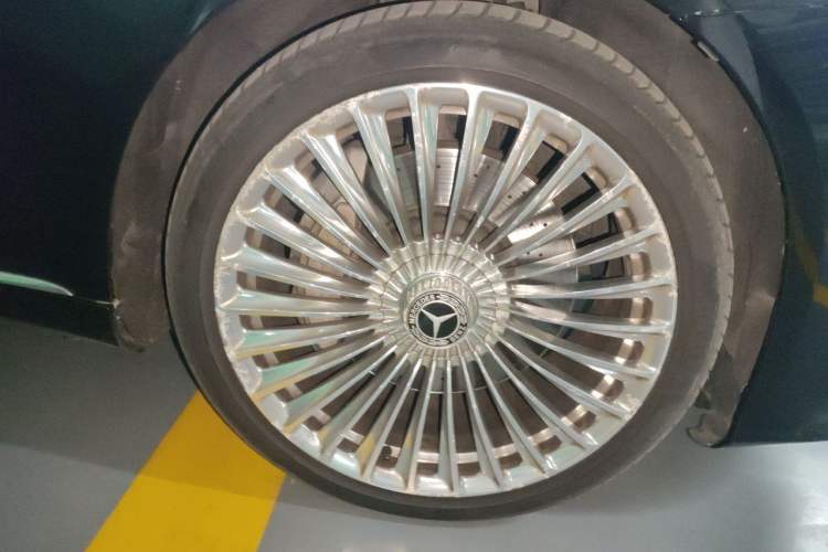 Used Mercedes-Benz Maybach S-Class 2017 S 400 4MATIC Right Front Wheel Hub
