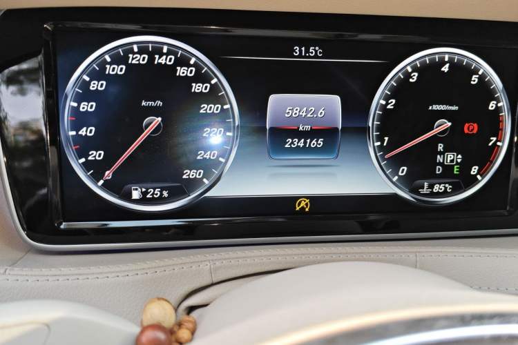 Used Mercedes-Benz Maybach S-Class 2017 S 400 4MATIC Odometer Close Up