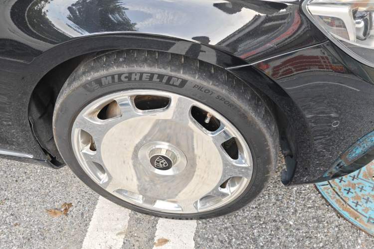 Used Mercedes-Benz Maybach S-Class 2017 S 400 4MATIC Right Front Wheel Hub